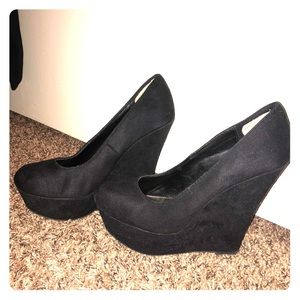 Brash shoes: Black Platform Heels